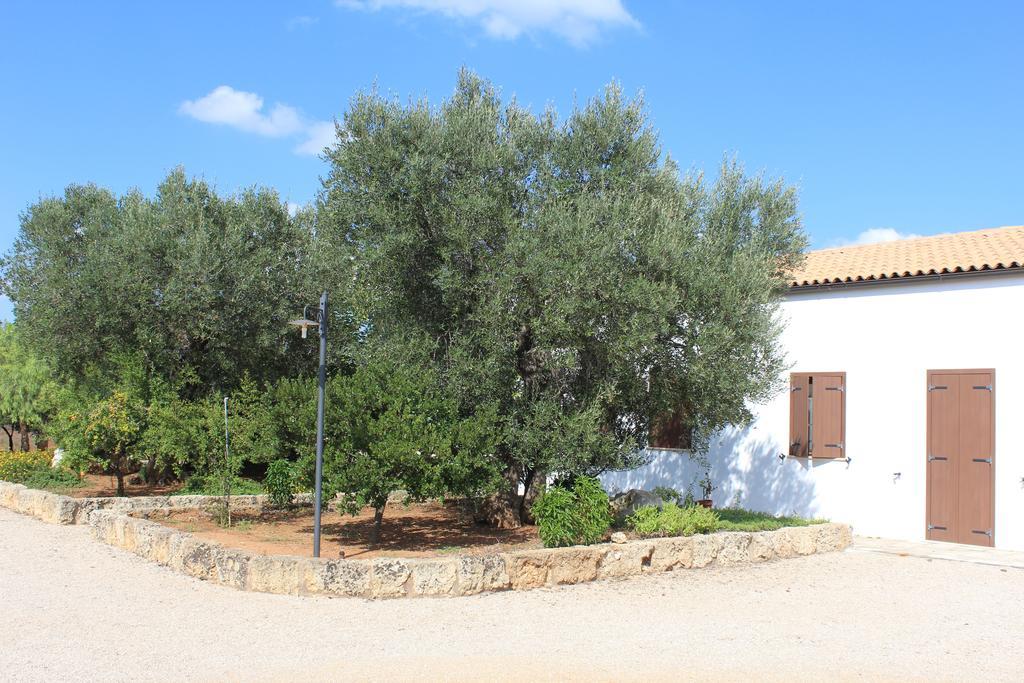 Azienda Agrituristica Masseria La Verna Patù Екстериор снимка